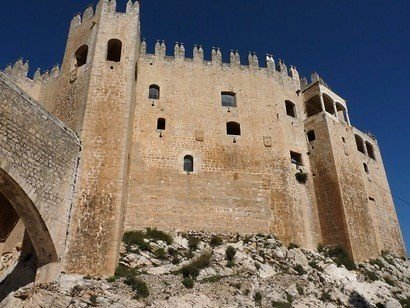Velez castle exterior 14