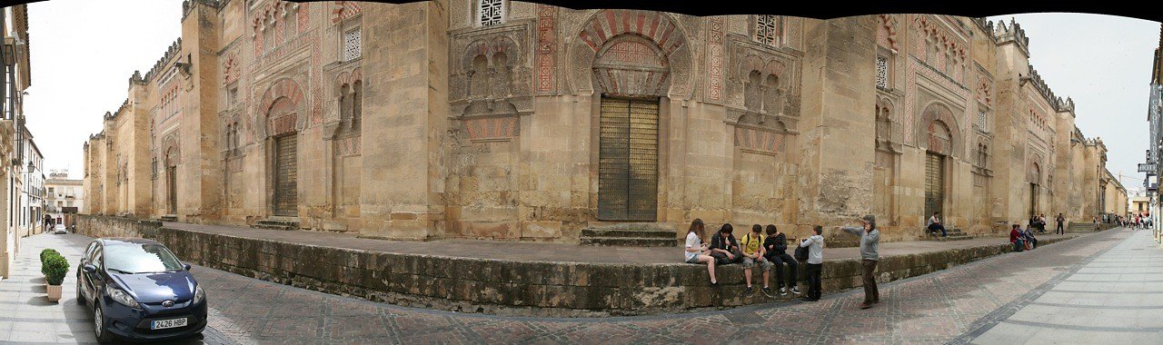 GoT Spain Cathedral Ext Street pan 4