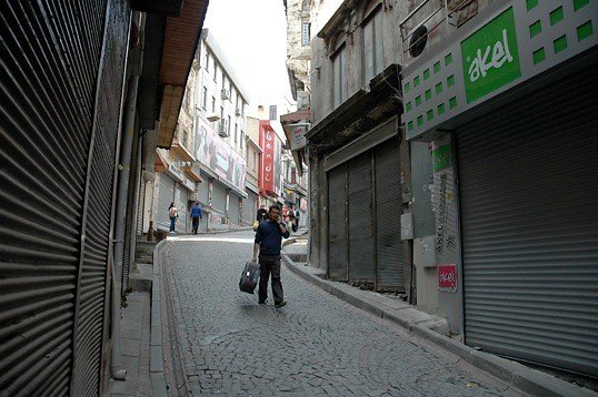 Walide Han Street3
