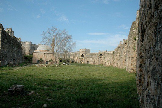 Anamur Castlel Courtyard12