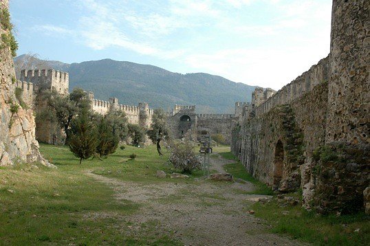 Anamur Castlel Courtyard17