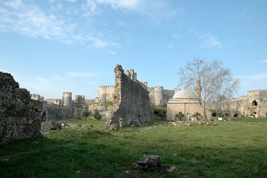 Anamur Castlel Courtyard08