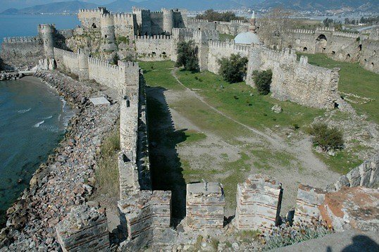 Anamur Castlel Courtyard03