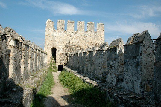 Anamur Castlel Courtyard37