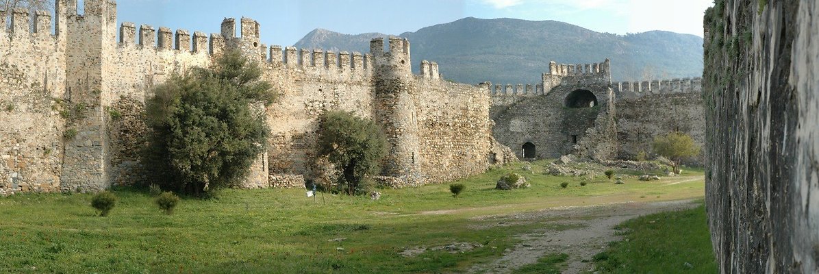 Anamur Castlel Courtyard15