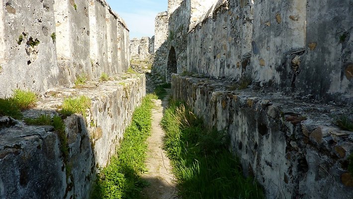 Anamur Castlel Courtyard34