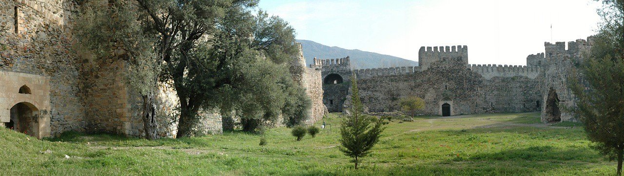 Anamur Castlel Courtyard16
