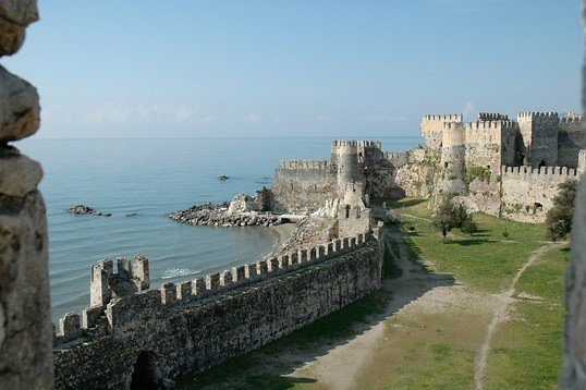 Anamur Castlel Courtyard04