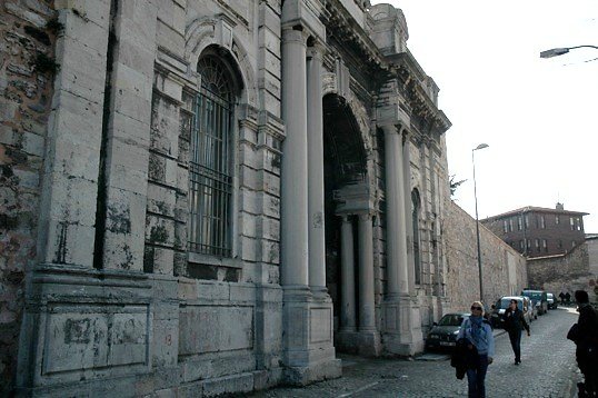 University Gate04