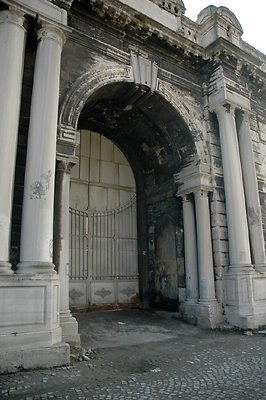 University Gate06