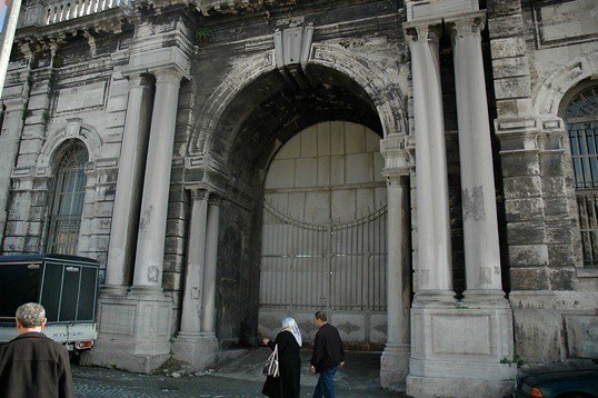 University Gate03