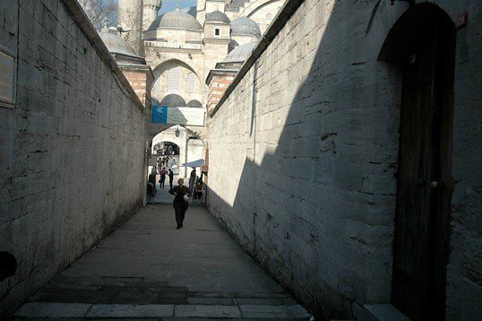 Alley Opp Suli Mosque3