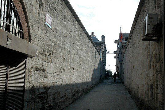 Alley Opp Suli Mosque1