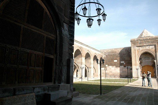 Karatay Han Courtyard04