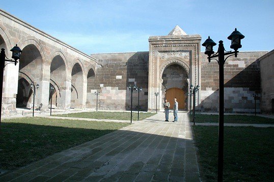 Karatay Han Courtyard10