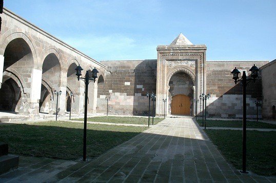 Karatay Han Courtyard08